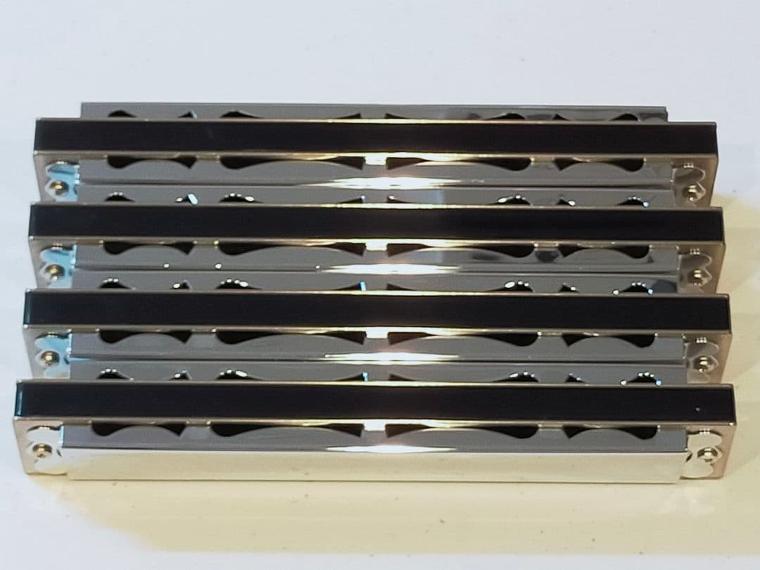 【中古品】SUZUKI 21穴複音ハーモニカ４本 F、F#、Fm、F#m