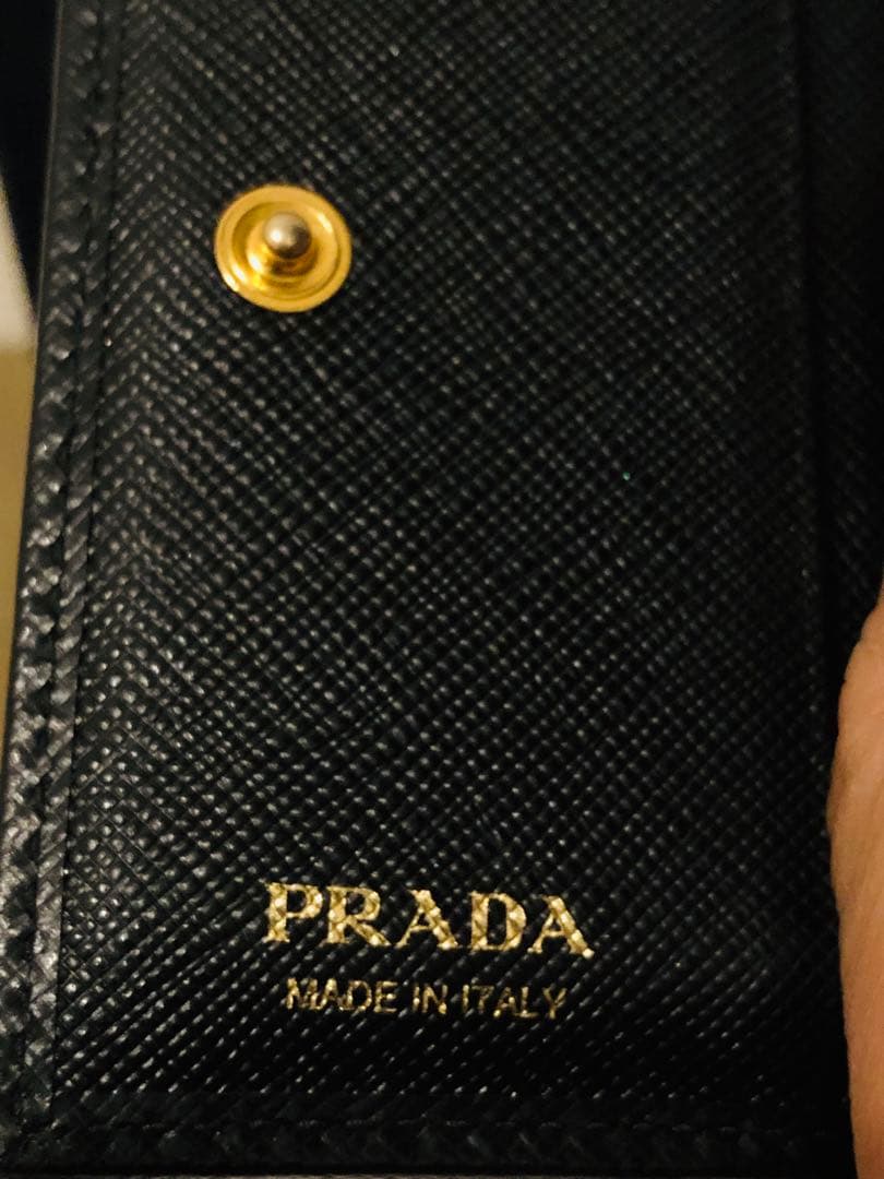 PRADA サフィアーノレザー 二つ折り財布 (ICチップ(RFID)搭載)