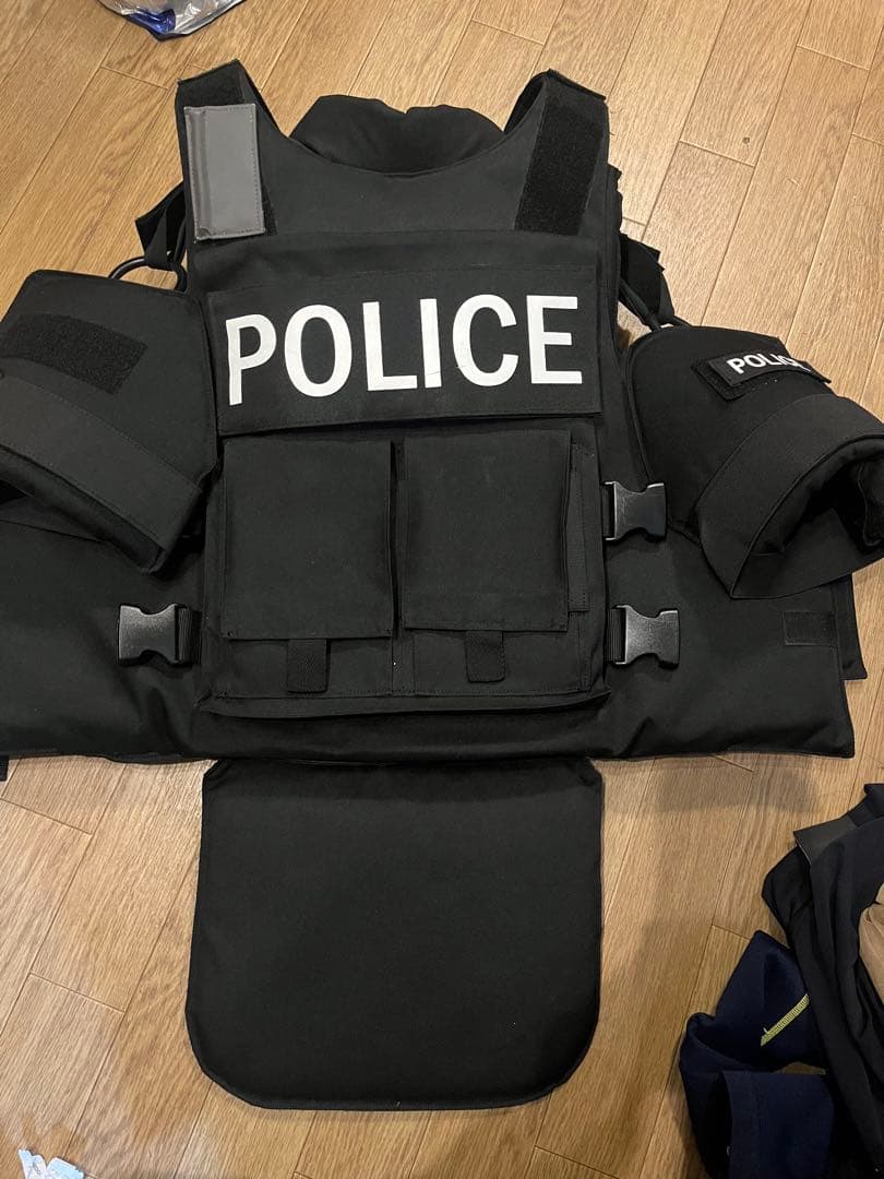 ライブラ製 POLICE ボディアーマー 銃器対策部隊 ブラック レプリカ