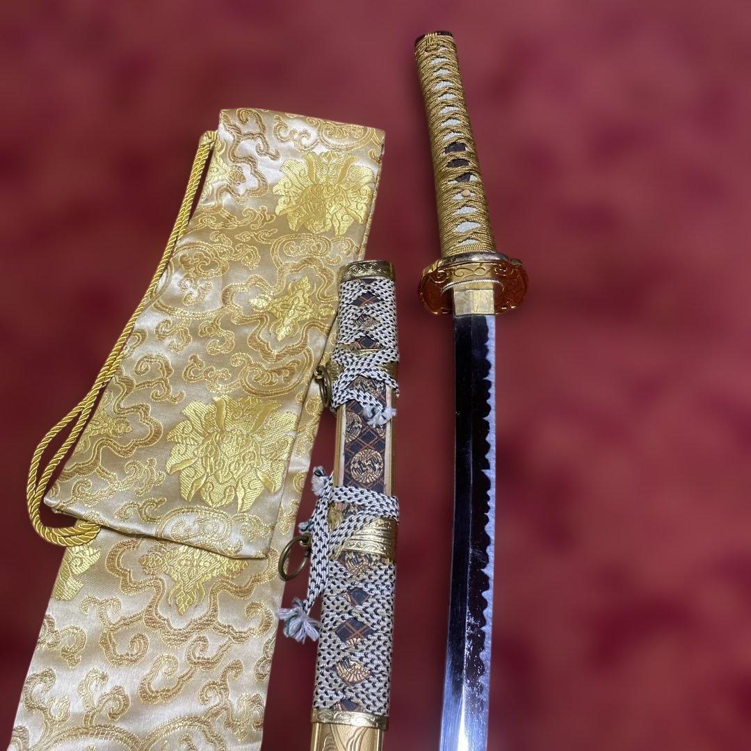 模造刀(刀袋付) 太刀造り 金具装飾 金茶柄 太刀型金鍔