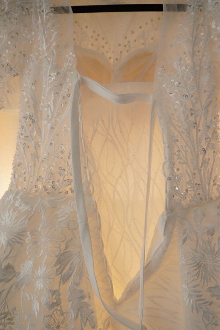 エレガントなAラインウェディングドレス 立て襟 韓国ドレス風