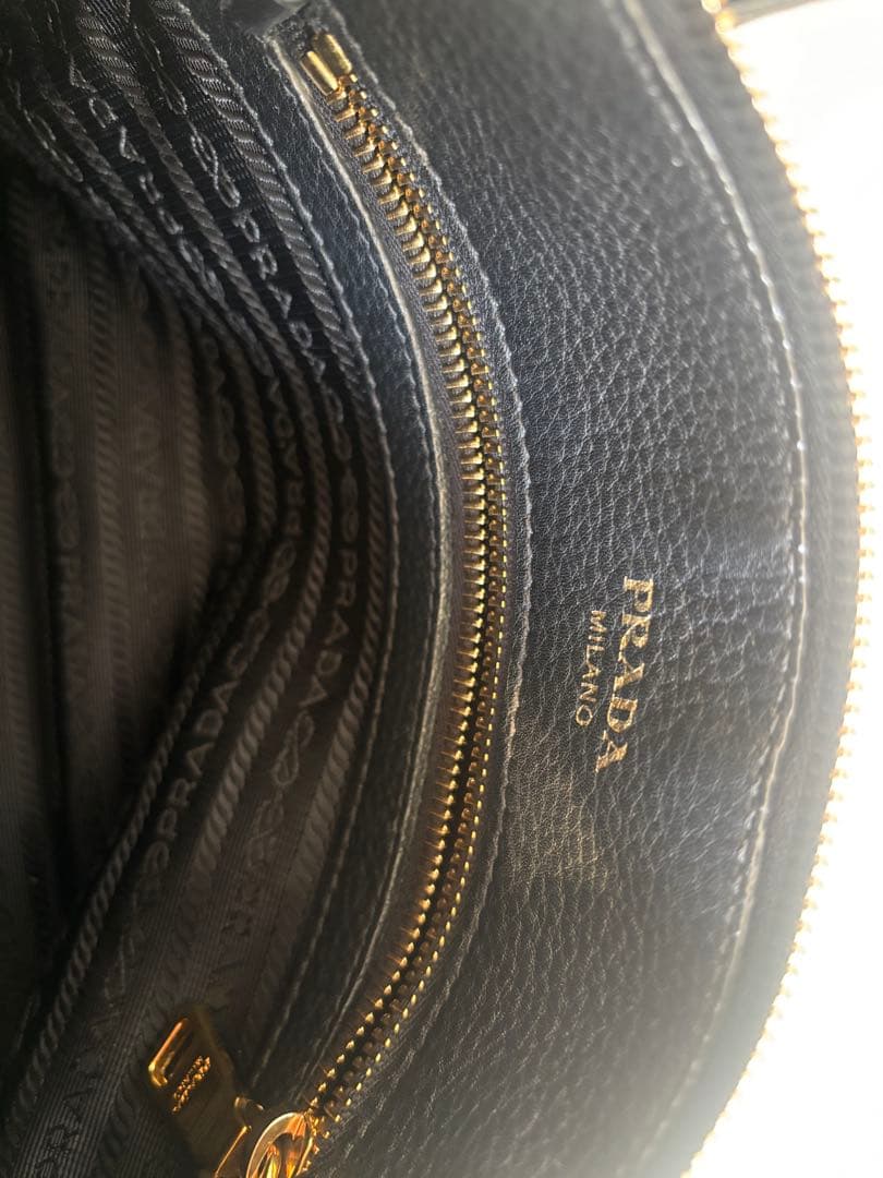 PRADA ブラック レザー ショルダーバッグ