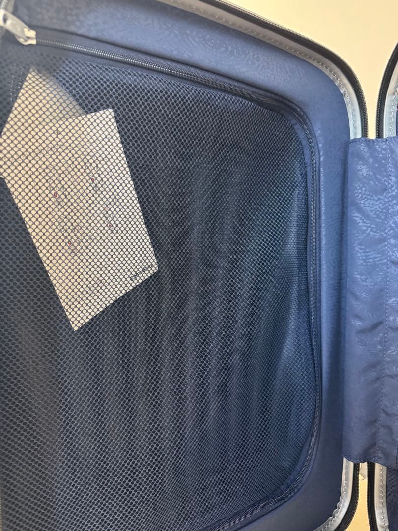 Samsonite コスモライト　シルバー キャリーケース　機内持ち込可能サイズ