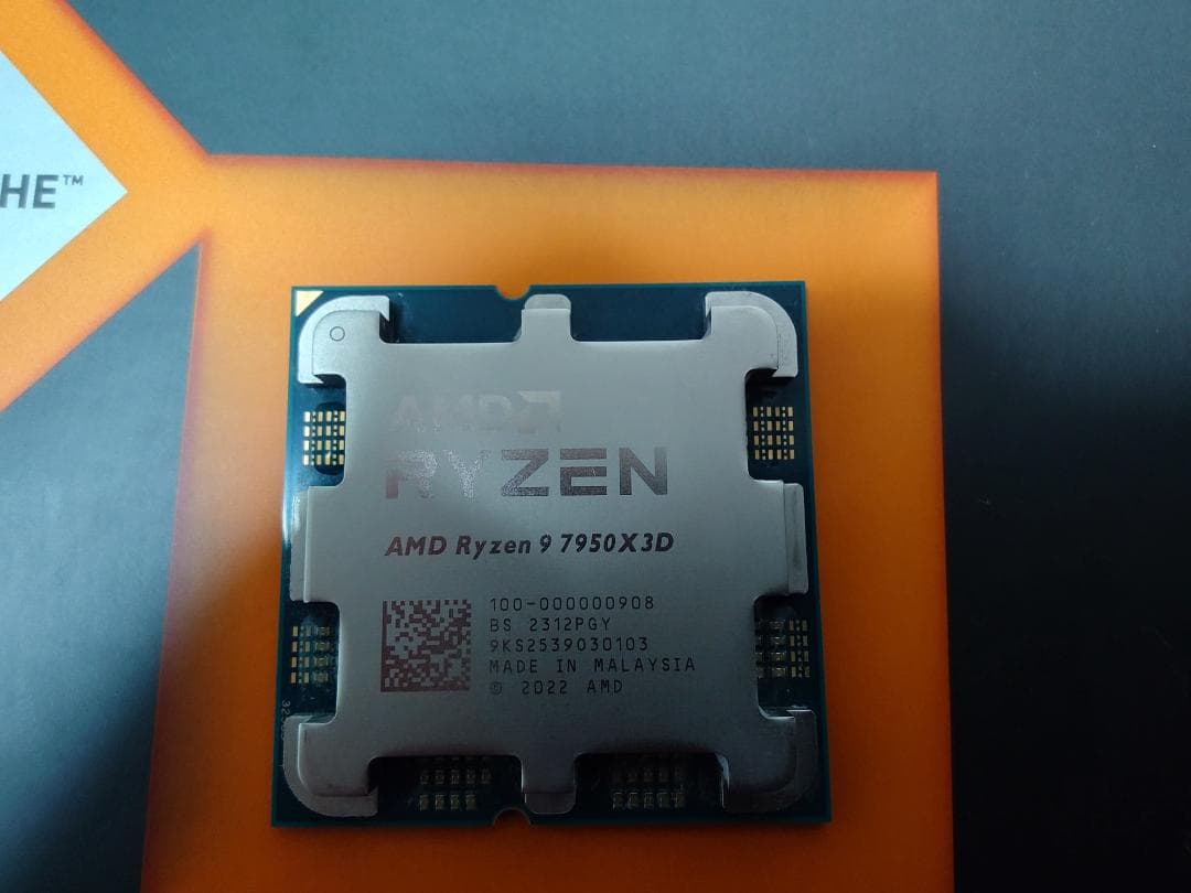AMD Ryzen 9 7950X3D ソケットAM5 [中古]