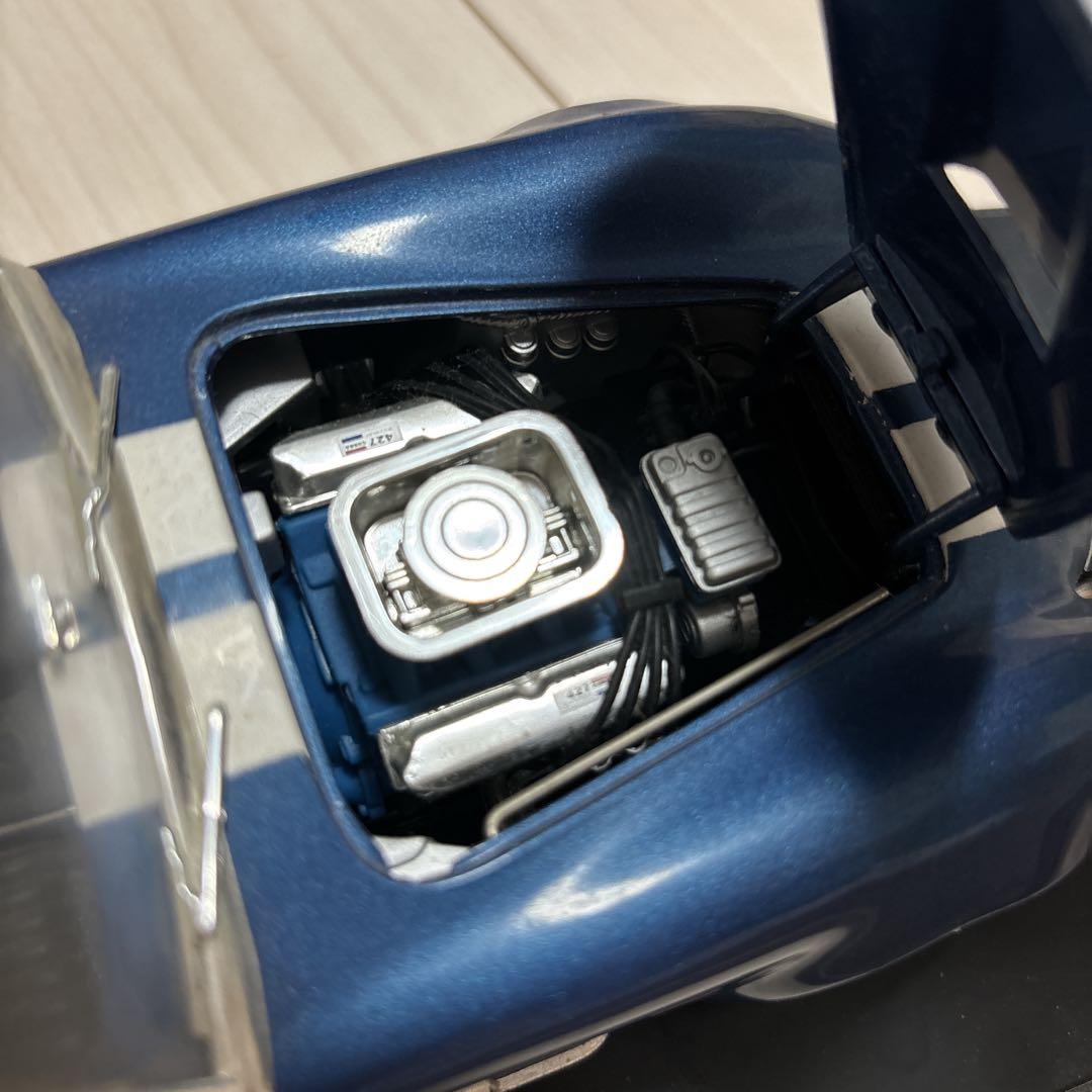 ミニカー 1/18 2台セット コブラ＆レトロカー 台座付き ダイキャストモデル