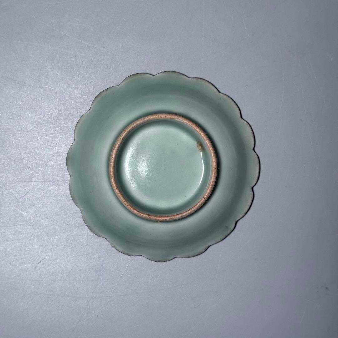 後期鍋島　渦巻文陽刻輪花小皿　奇跡の5枚揃　掲載　「通観　鍋島青磁」　同手掲載