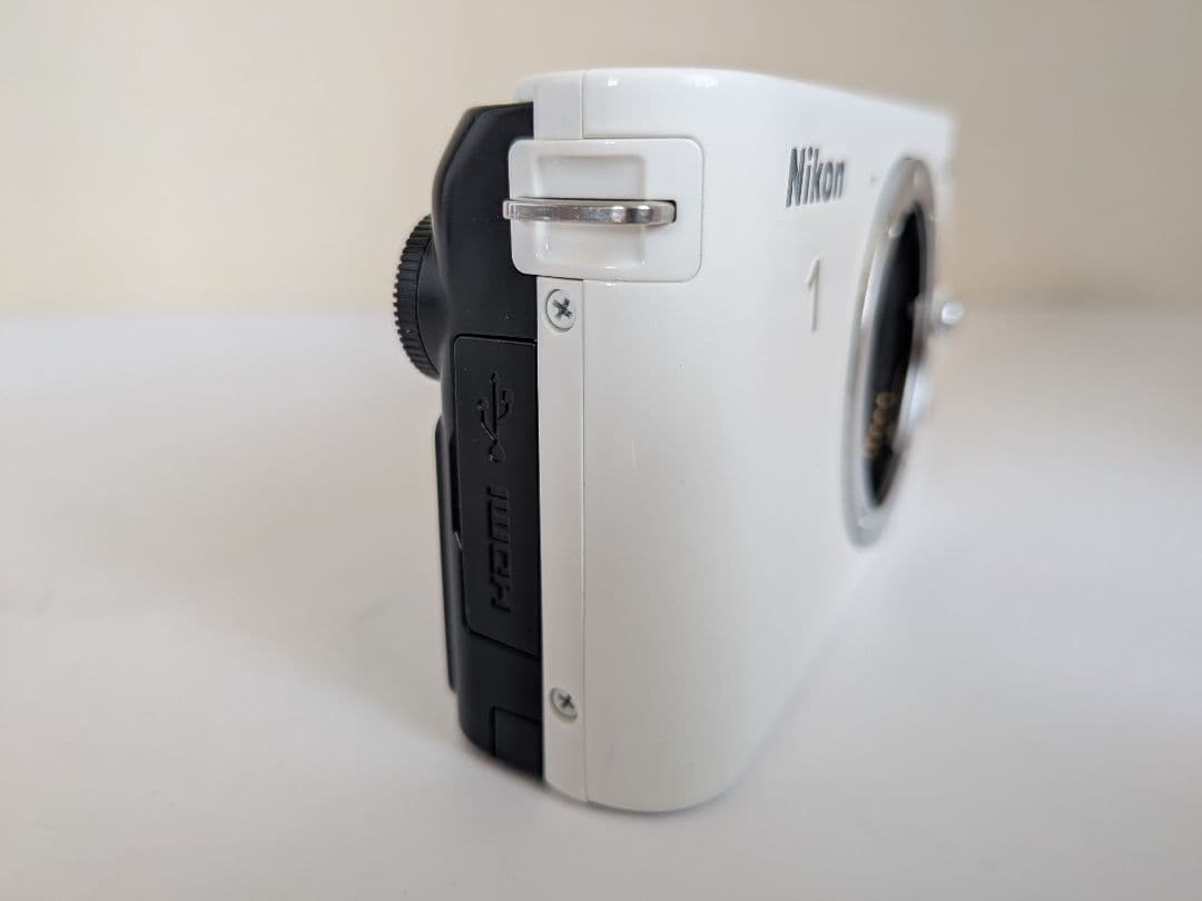 Nikon 1 J2 ミラーレスカメラ ホワイト 2レンズ付き
