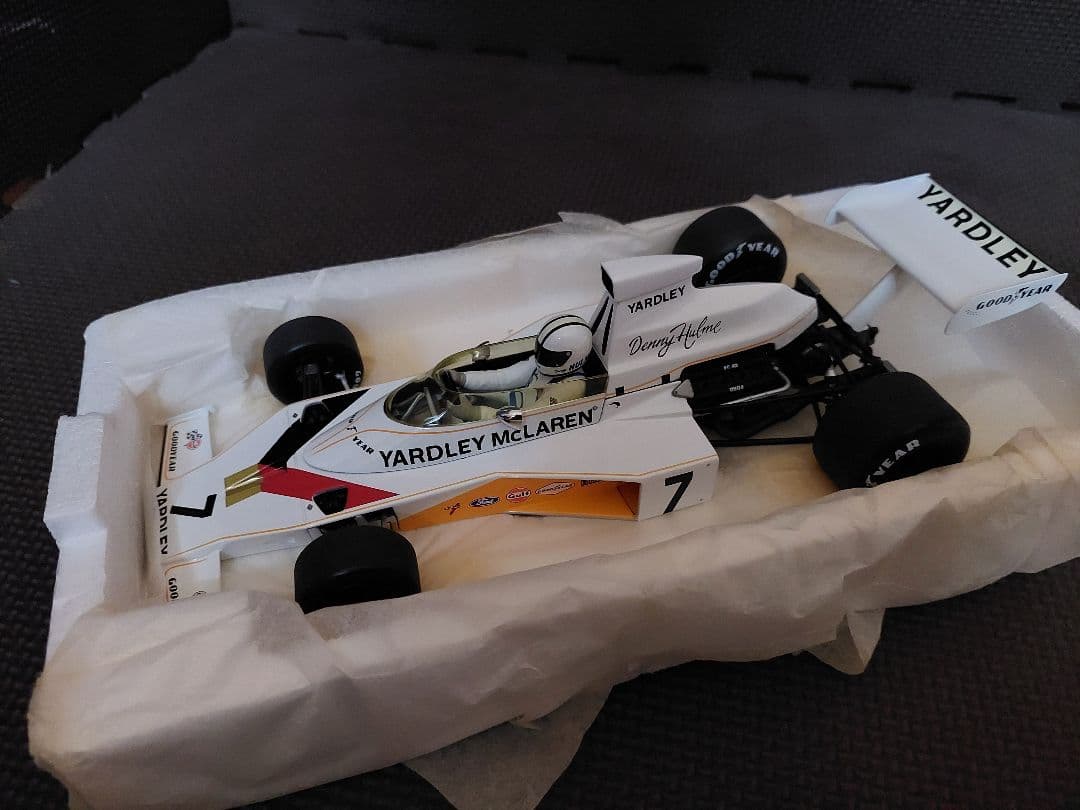 PMA 1/18 マクラーレン M23 Yardley #7 D.Hulmu