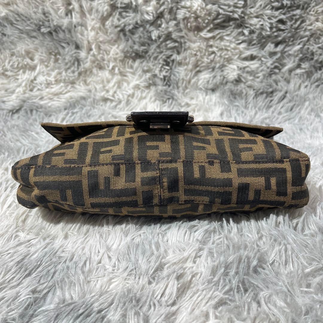 値下げ不可　フェンディ　FENDI　ハンドバッグ　総柄　FF柄　マンマバケット