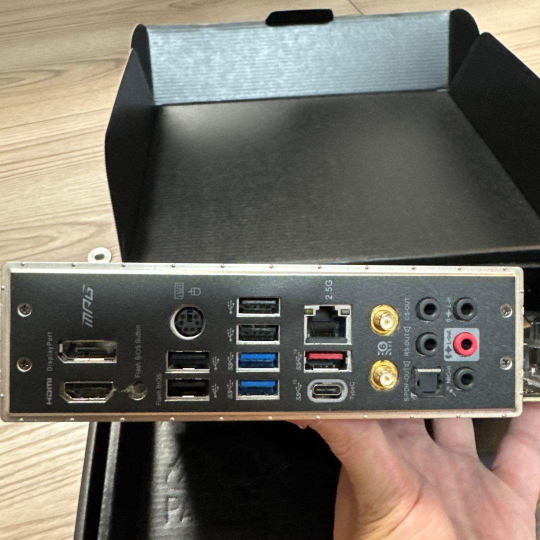 MSI B550 GAMING CARBON WIFI マザーボード