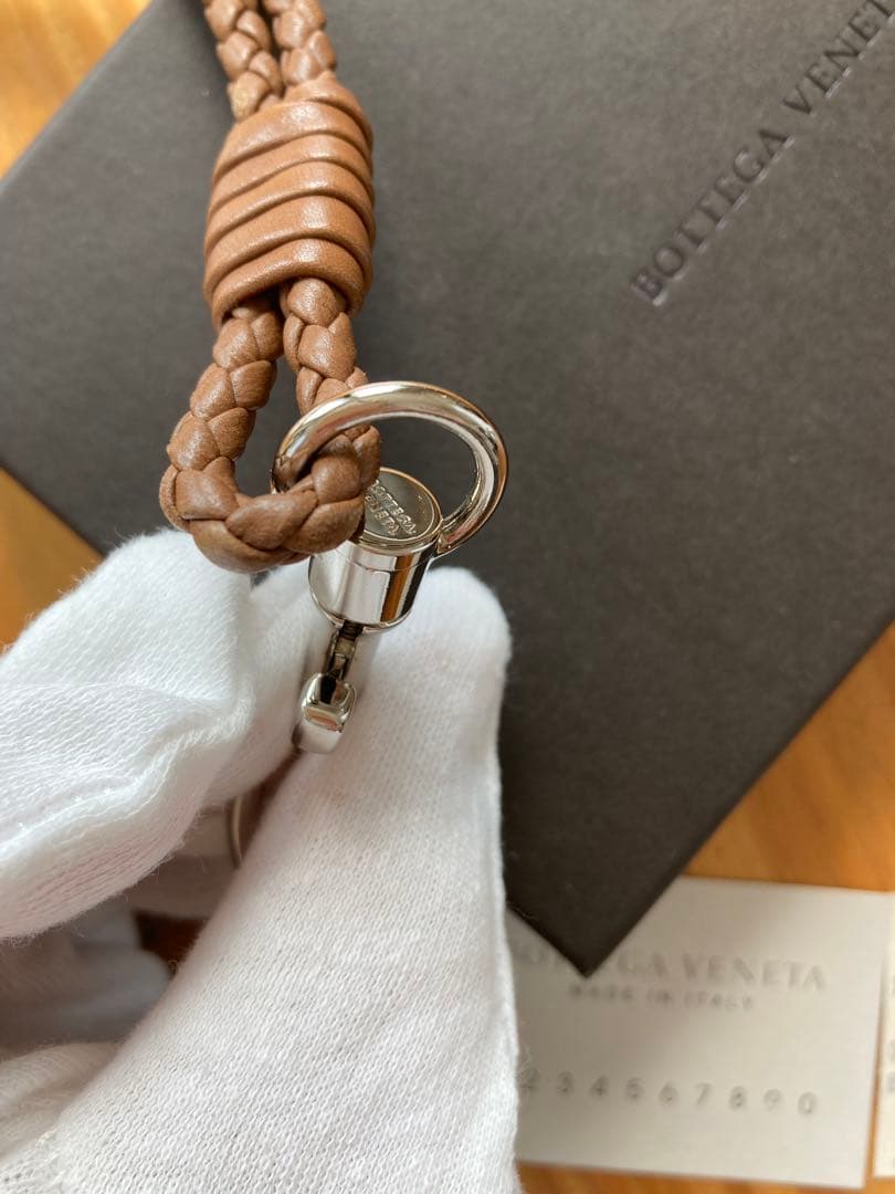 BOTTEGA VENETA ボッテガヴェネタ ロング ネックストラップブラウン