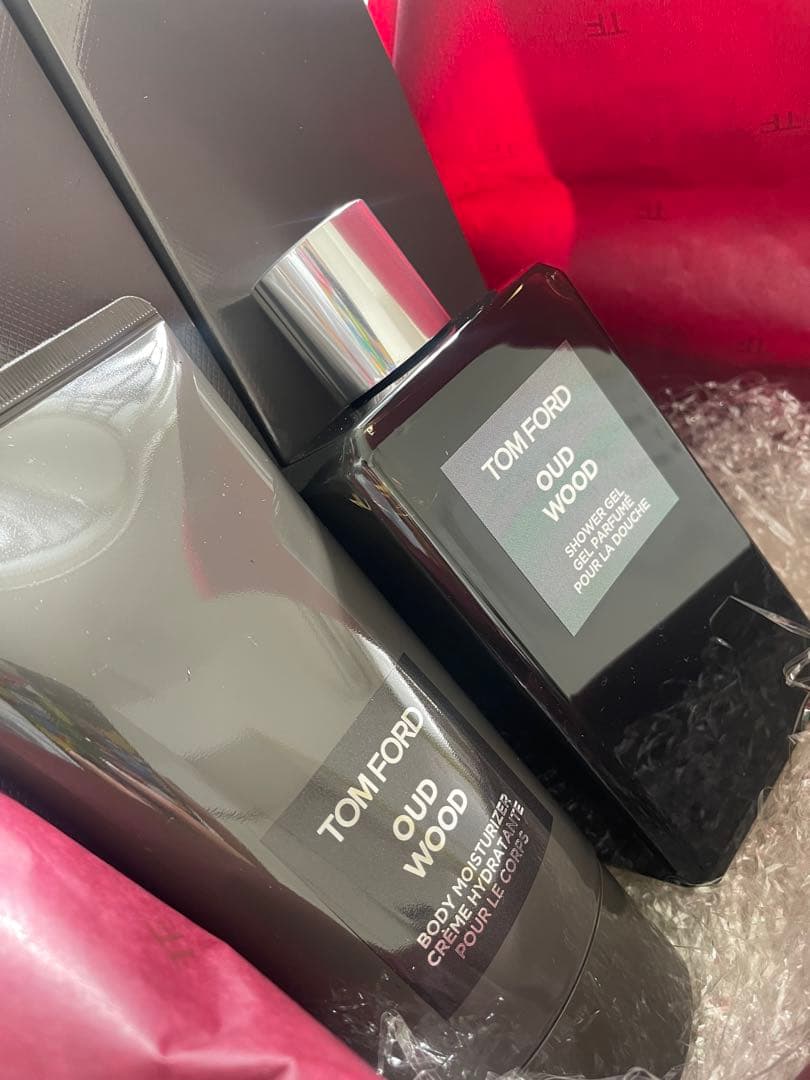 TOM FORD OUDWOOD ボディモイスチャライザー＆シャワージェルセット