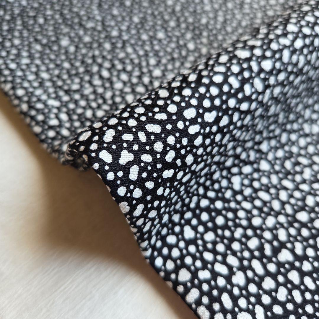 作家物　モノトーンを楽しむ　雪景色のような付下げ