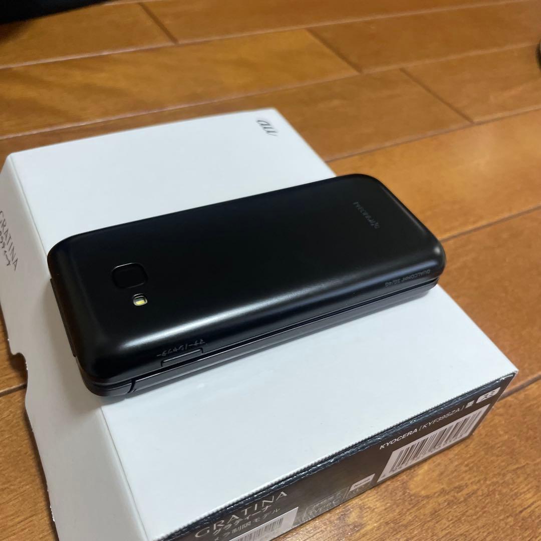 GRATINA KV32 KYF39 ブラック　折りたたみ式携帯電話　ガラケー