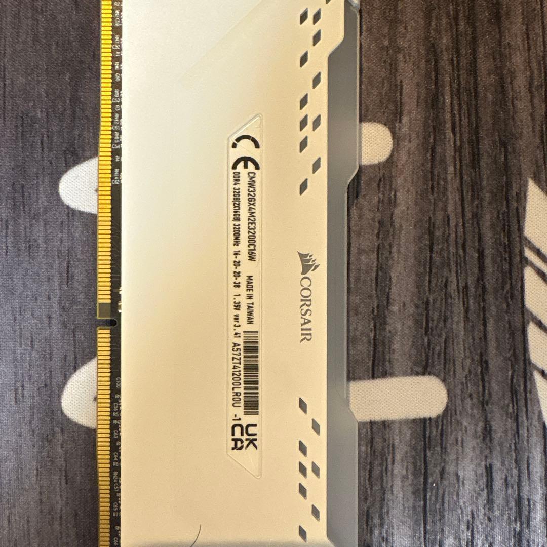 CORSAIR VENGEANCE RGB PRO DDR4 メモリ