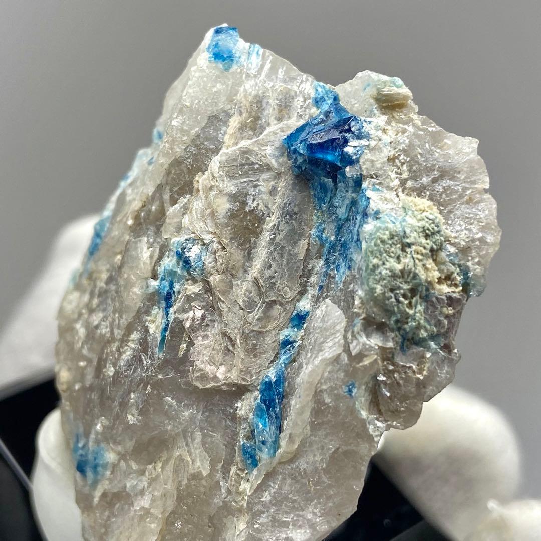 ユークレース　マイカ　ジンバブエ産　鉱物標本　原石鉱石　天然石　ストーン