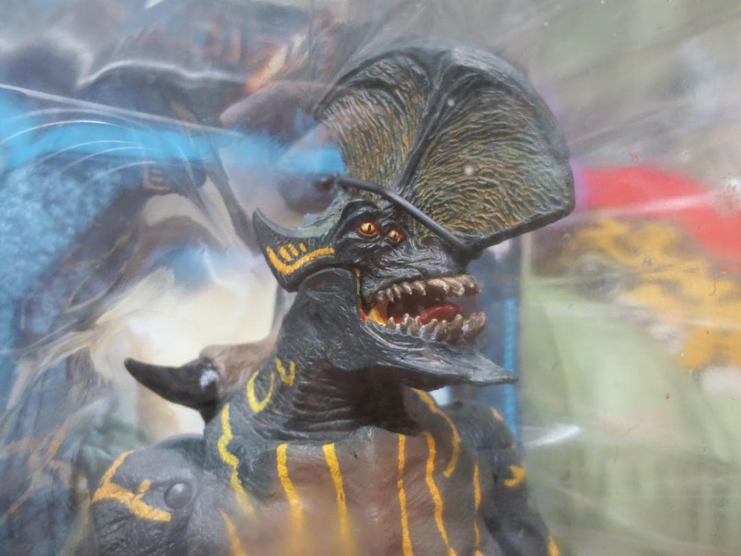 新品 NECA　パシフィックリム　アクションフィギュア TRESPASSER