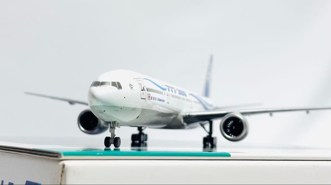 全日空商事 1/200 B777-300 ANA特別マーキング NH20012