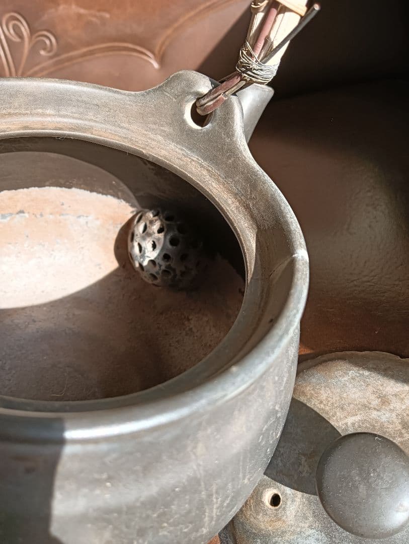 骨董品　黒色　陶器　茶釜 籐巻き取っ手