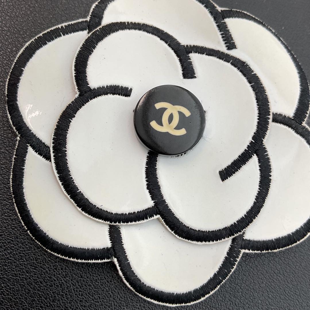 X78 CHANEL シャネル　ココマーク　カメリア　コサージュ　バイカラー