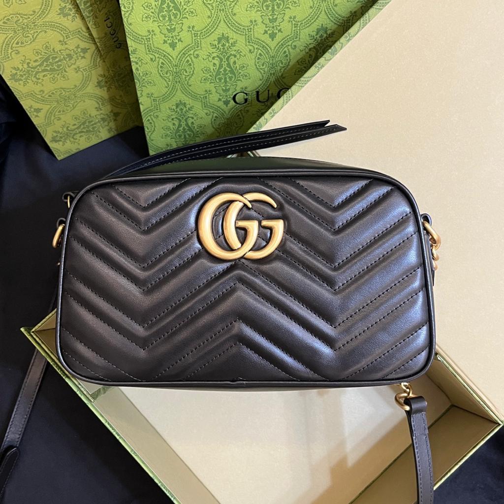 ブラックレザーショルダーバッグ