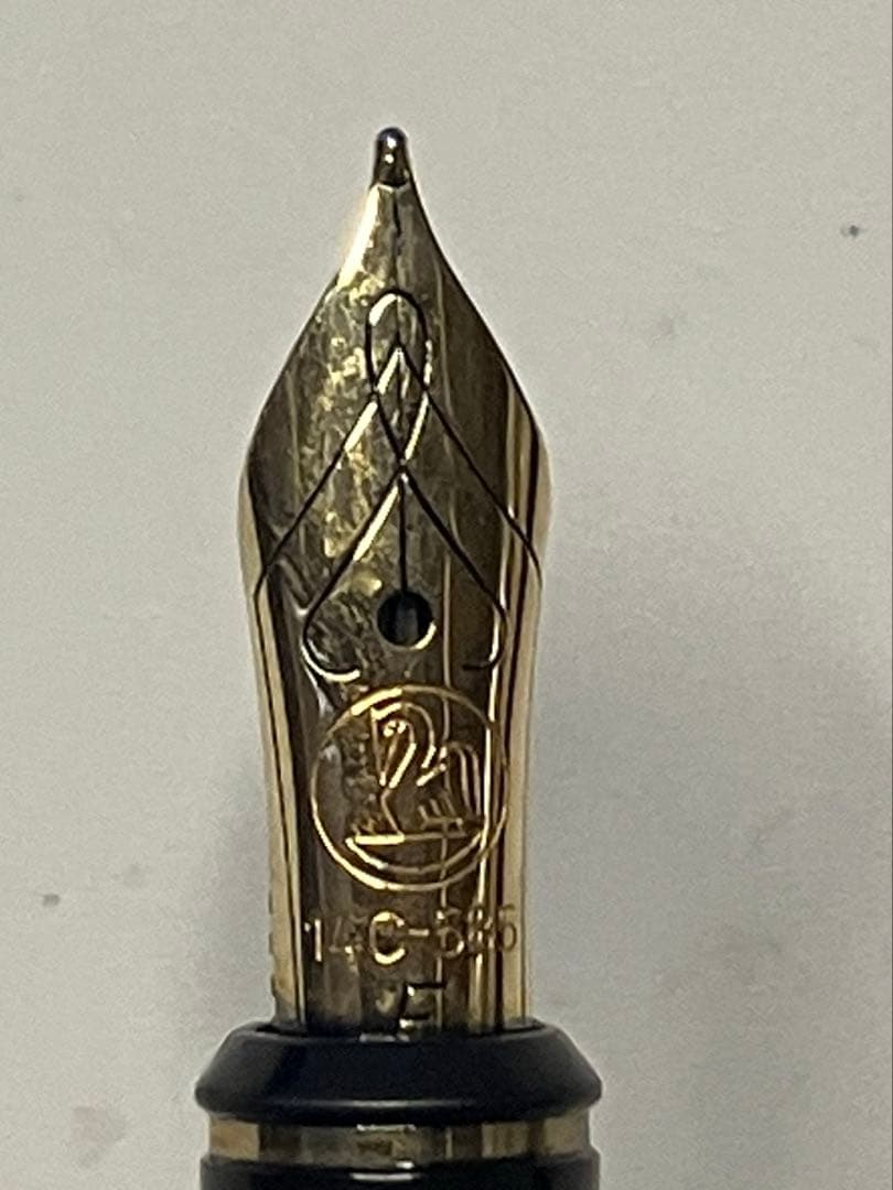 ペリカン　Pelikan P381 ニュークラシックマルサーラレッド　F（細字）