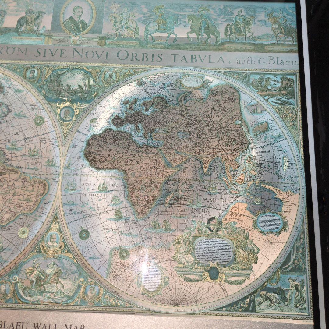 再値下げ26555円 アンティーク風世界地図 二つの球体地図、人気の金＆黒の額縁