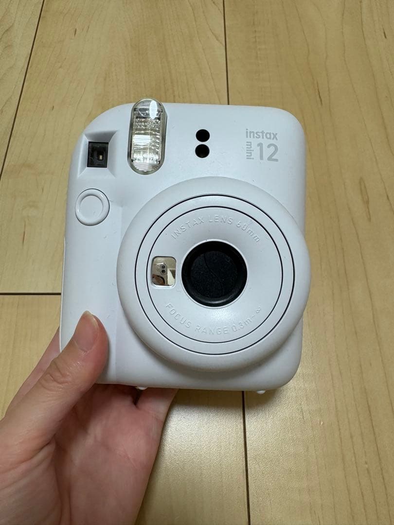 instax mini 12 ホワイト + BLACKフィルム 10枚