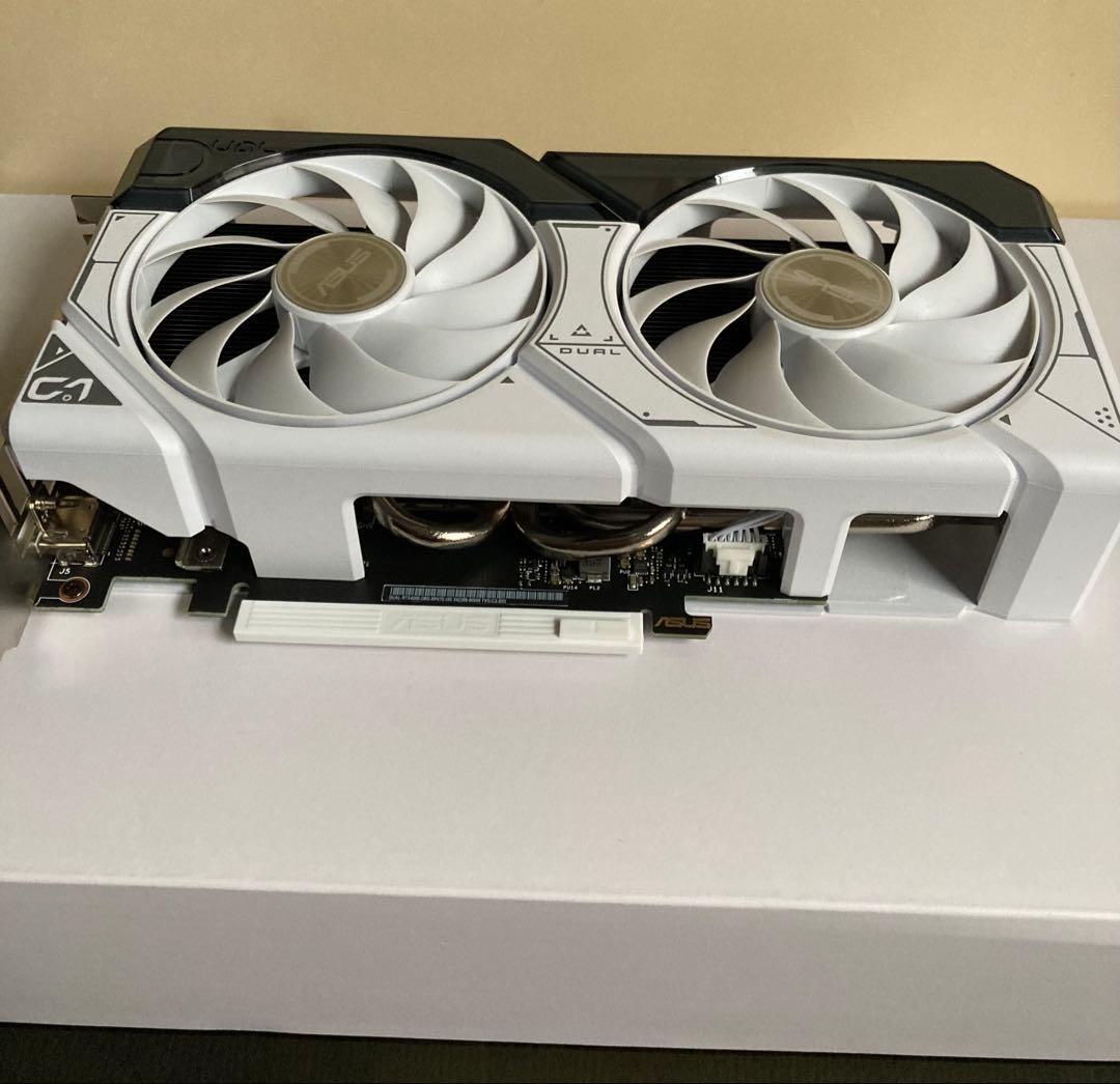 グラフィックボード・グラボ・ビデオカード ASUS DUAL-RTX4060-O8G-WHITE