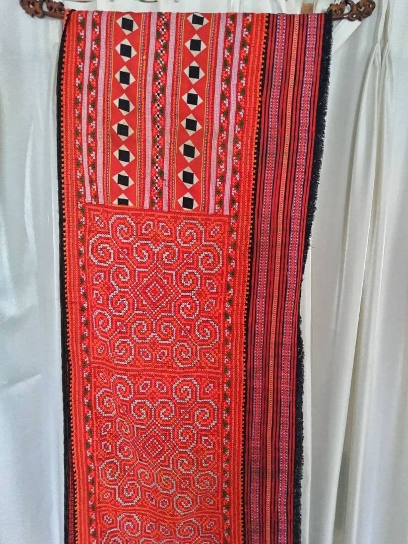 【東南アジアの布】タイ 山岳民族の衣装 スカート 古布 アンティーク