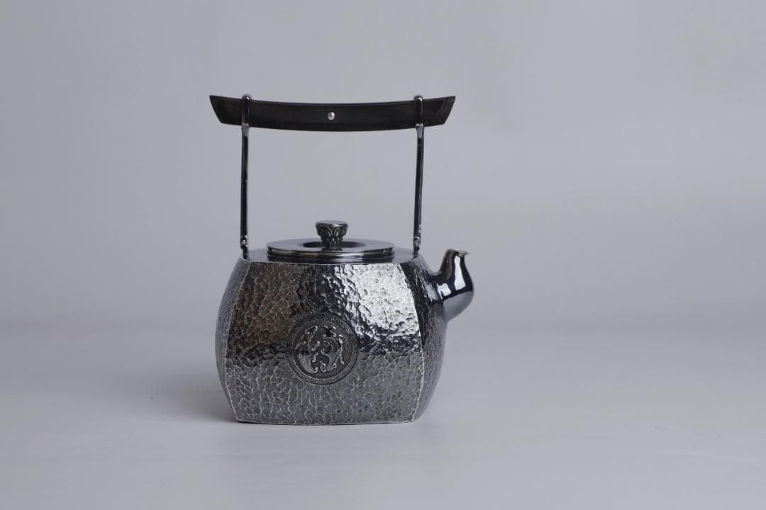 純銀製 舞う饕餮紋 四方湯沸 銀瓶 煎茶道具