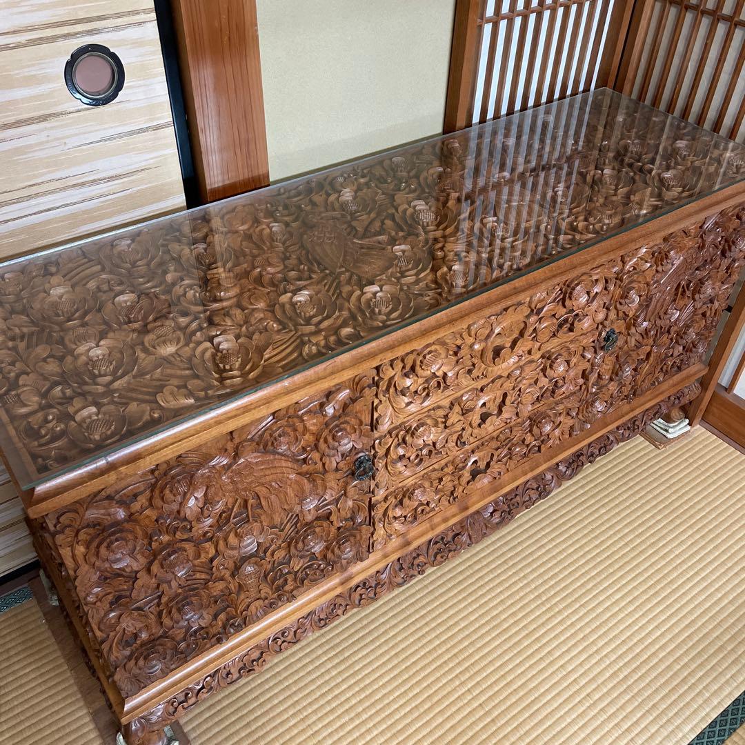 木彫り装飾のキャビネット　インドネシア　オーダーメイド