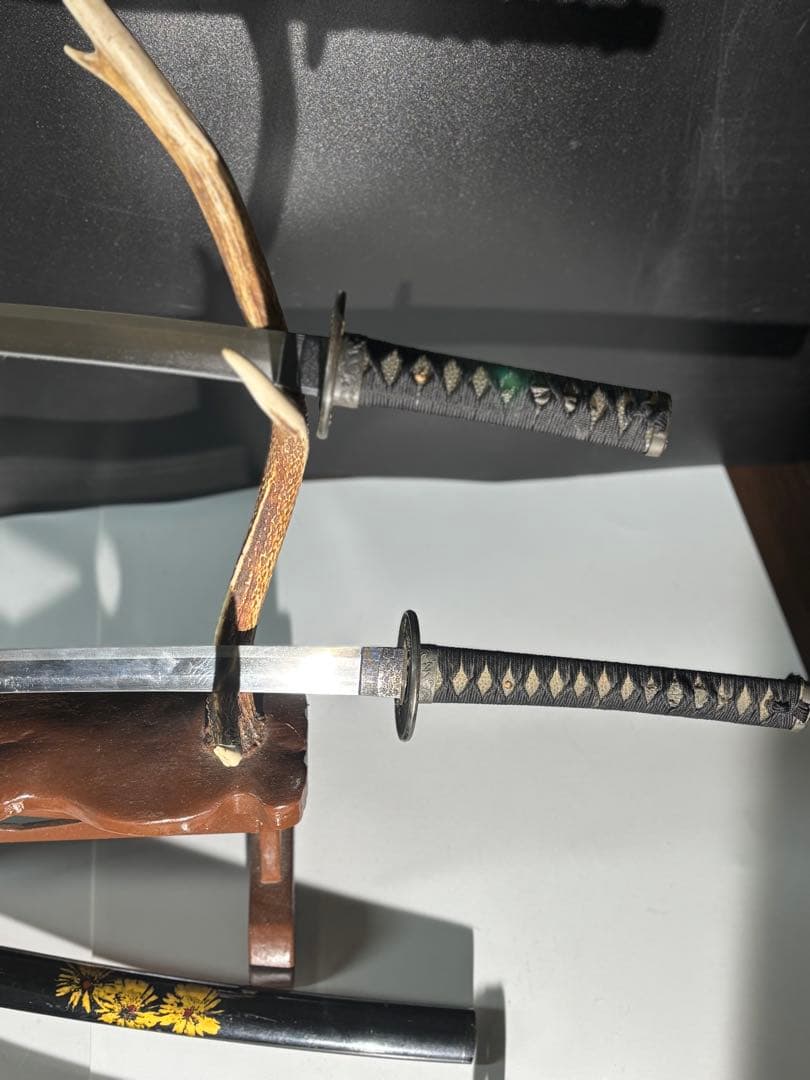 模造刀2本セット 黒地に花の装飾