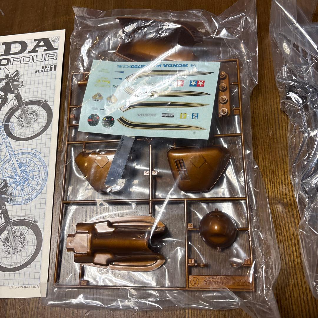 タミヤ　オートバイ　プラモデル　1/6 ホンダ　　ドリーム　CB750 FOUR