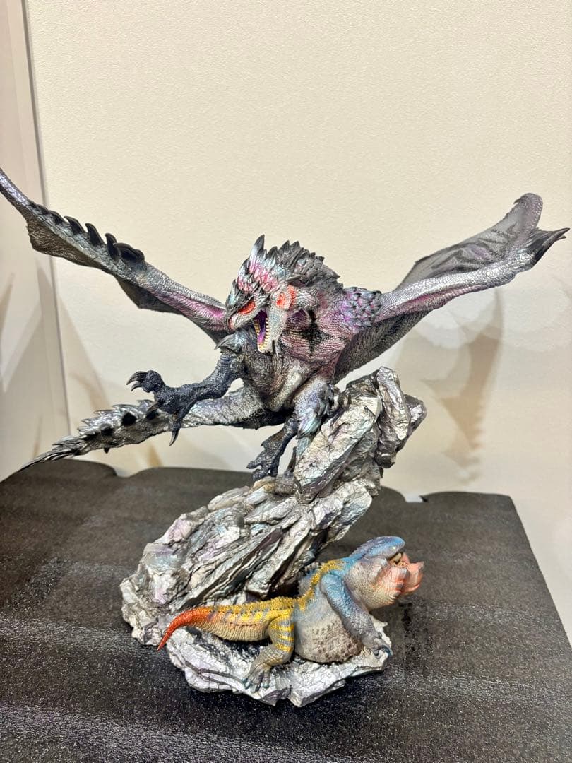 モンスターハンター フィギュア ガレージキット リオレウス希少種 LED発光あり