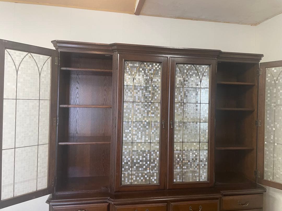 木製キャビネット ガラス扉 照明付き