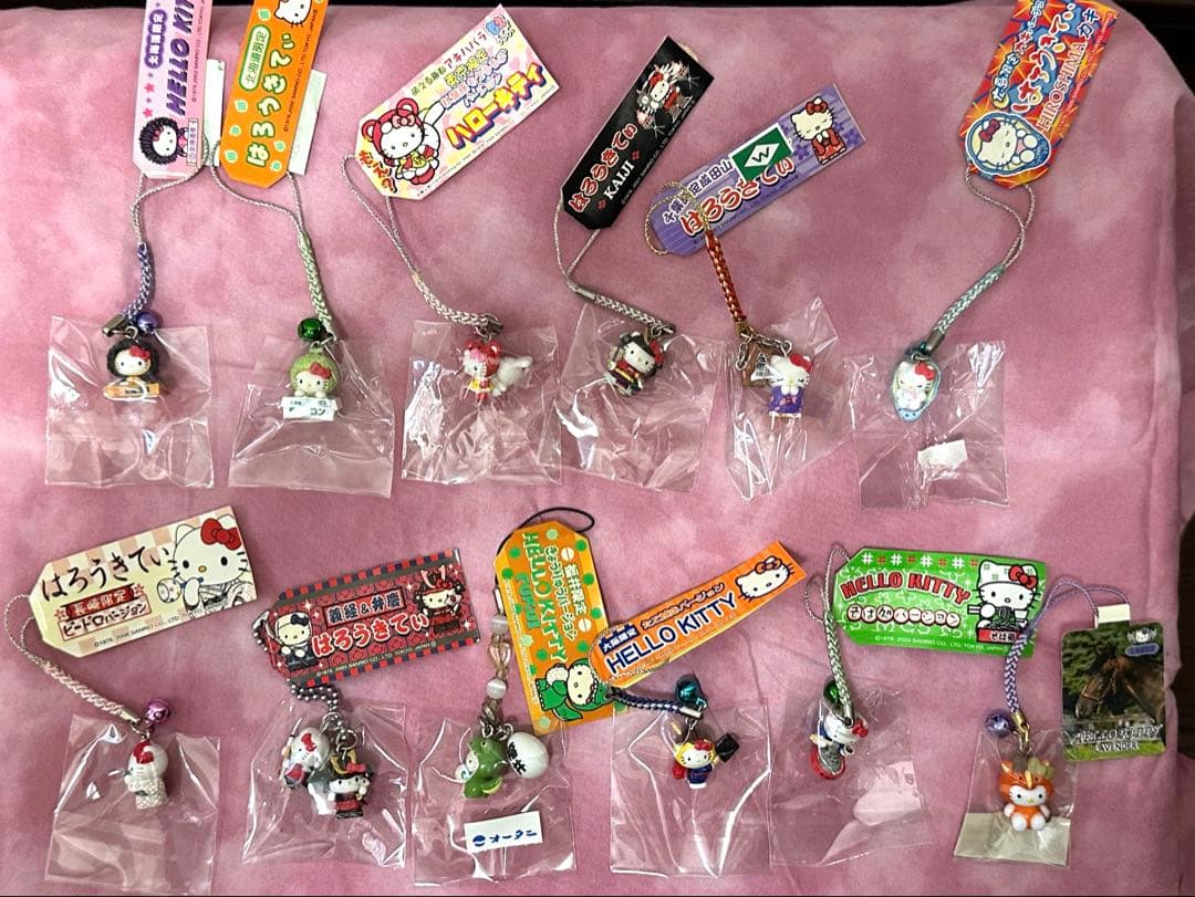 【未使用品】　ご当地ストラップ他　ハローキティ83点・その他 9点