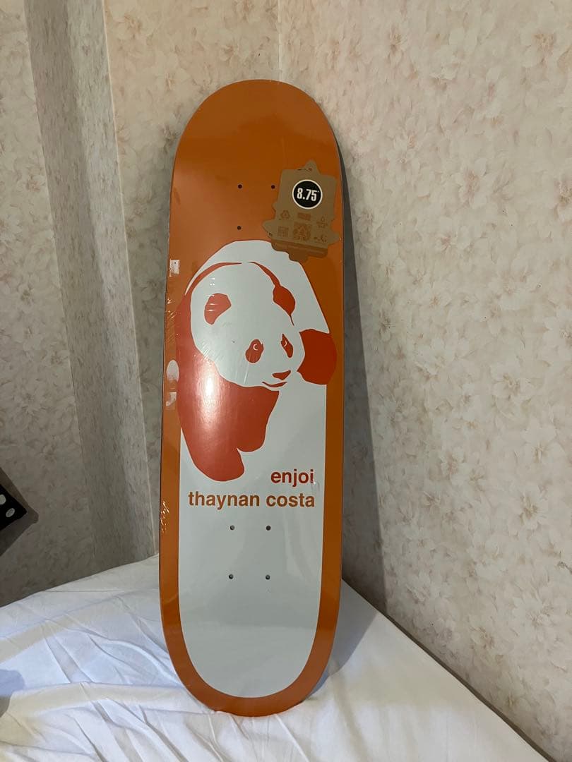 Enjoi 8.75 31.8フットボールシェイプ　スケボーデッキ