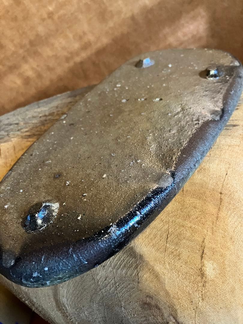 穴窯焼成　越前　楕円形黒色陶器プレート