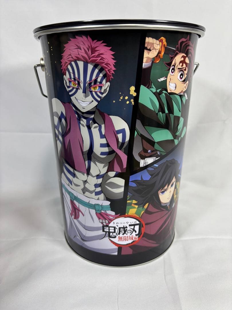 鬼滅の刃　猗窩座フィギュア、缶セット