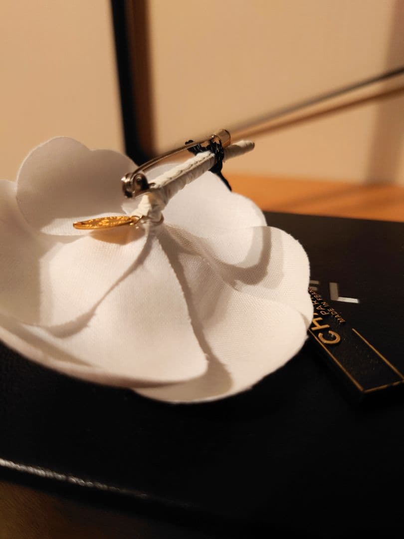 美品 CHANEL ホワイト ブローチ コサージュ