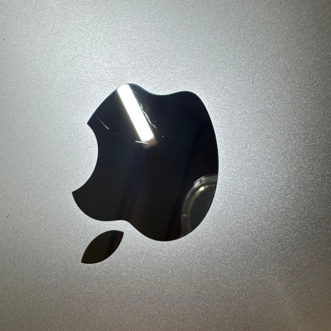 Apple MacBook m2 8gb 256gbスターライト