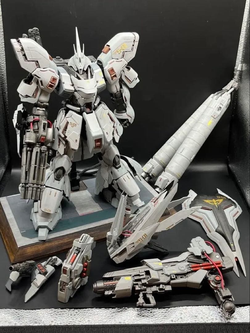 最終価格サザビー【MG・改修・完成品・台座付き】