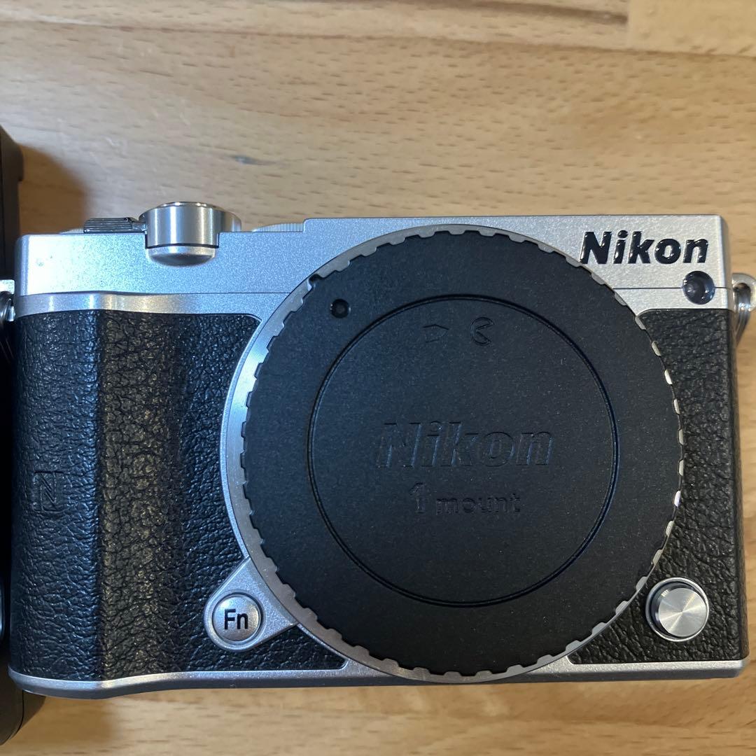 Nikon J5 ミラーレスカメラボディ