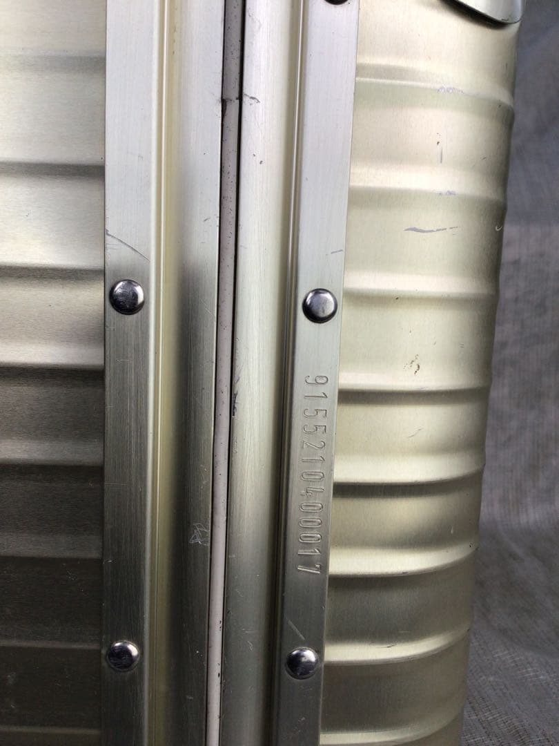 希少、廃盤リモワ　ゴールドトパーズ機内持込サイズ2輪の商品です。