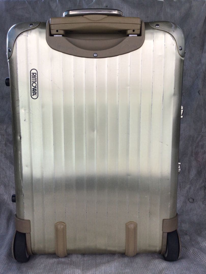 希少、廃盤リモワ　ゴールドトパーズ機内持込サイズ2輪の商品です。