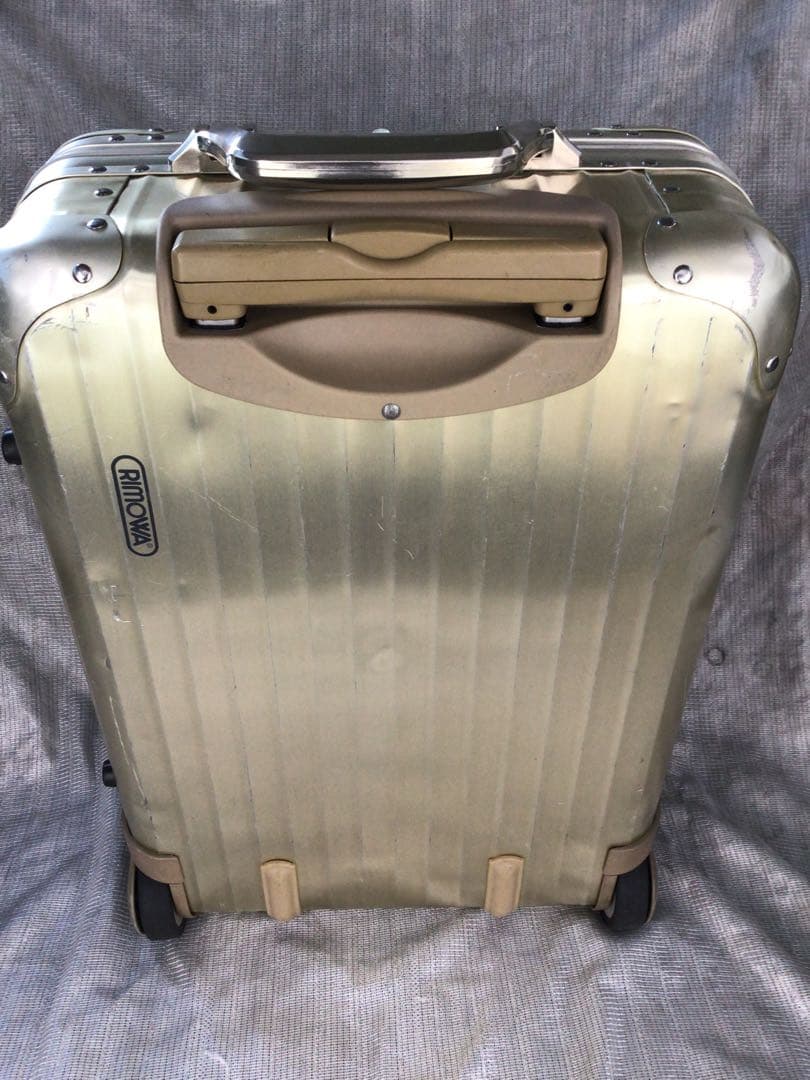 希少、廃盤リモワ　ゴールドトパーズ機内持込サイズ2輪の商品です。