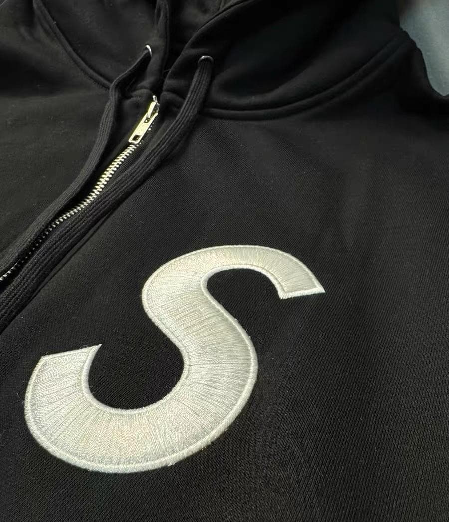 Supreme ブラック パーカー S刺繍