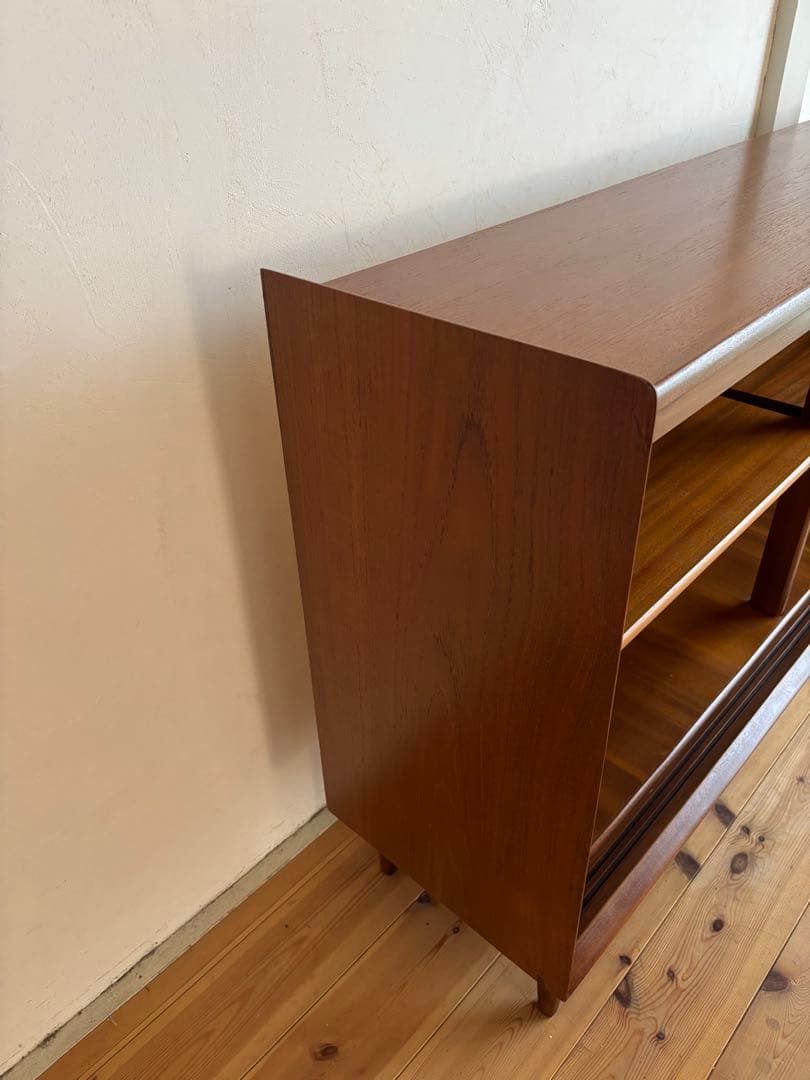 北欧ヴィンテージ　デンマーク　チーク　サイドボードキャビネット