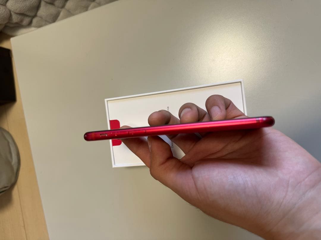 Apple iPhone SE (第2世代) レッド